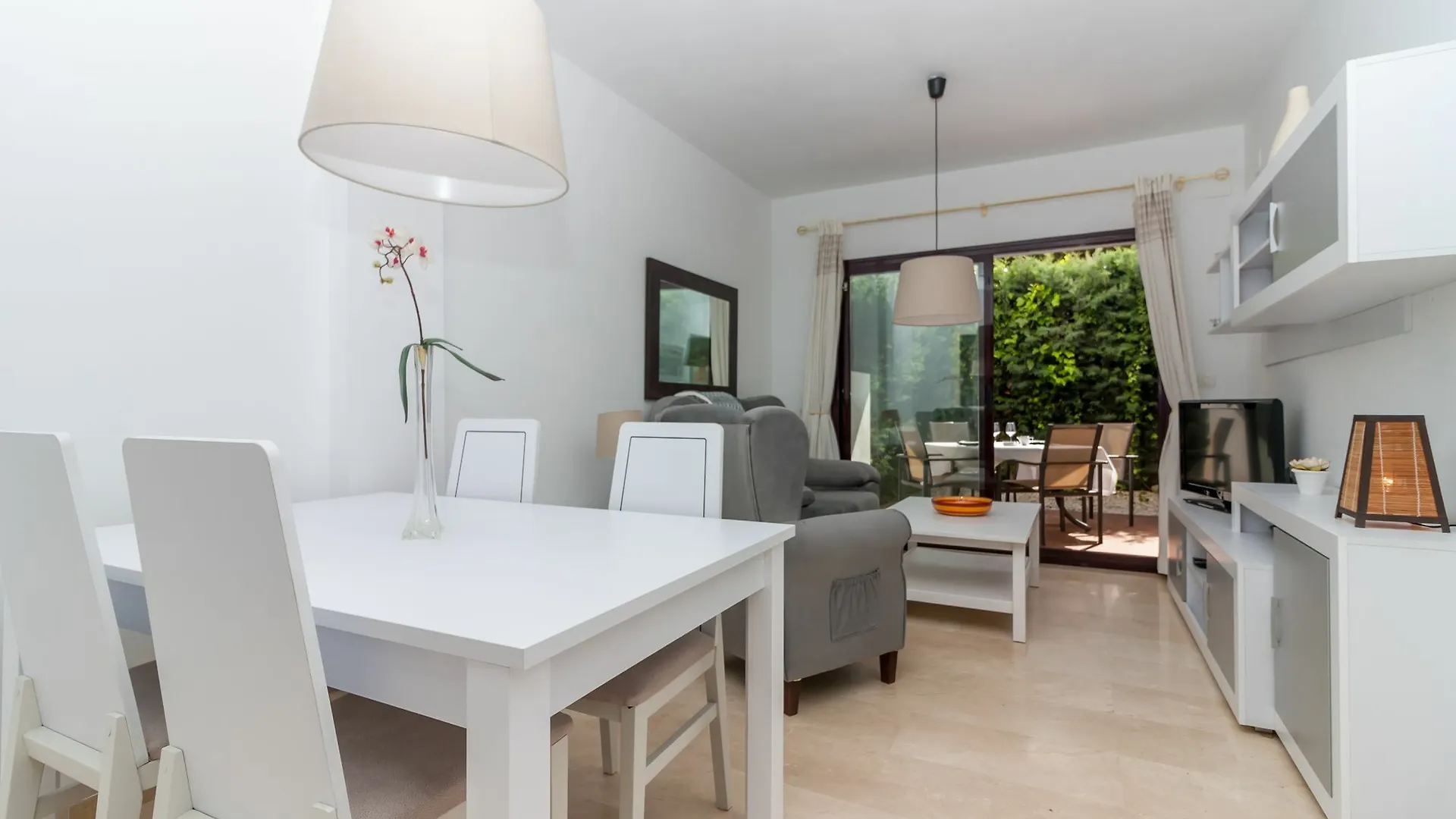 Jade Riviera Del Sol Mijas Canovas 0*,  إسبانيا